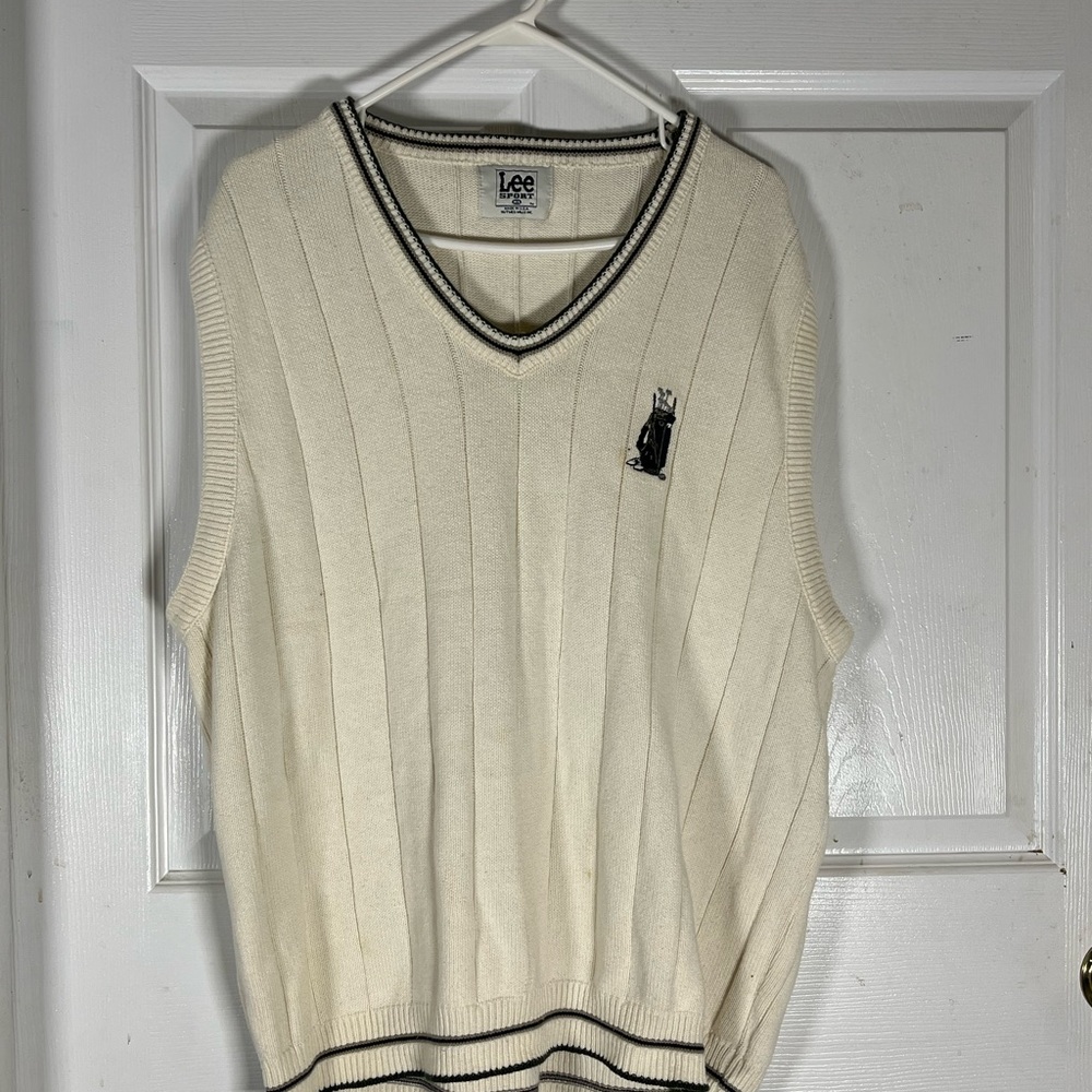 Lee Cream V-Neck Sweater Vest